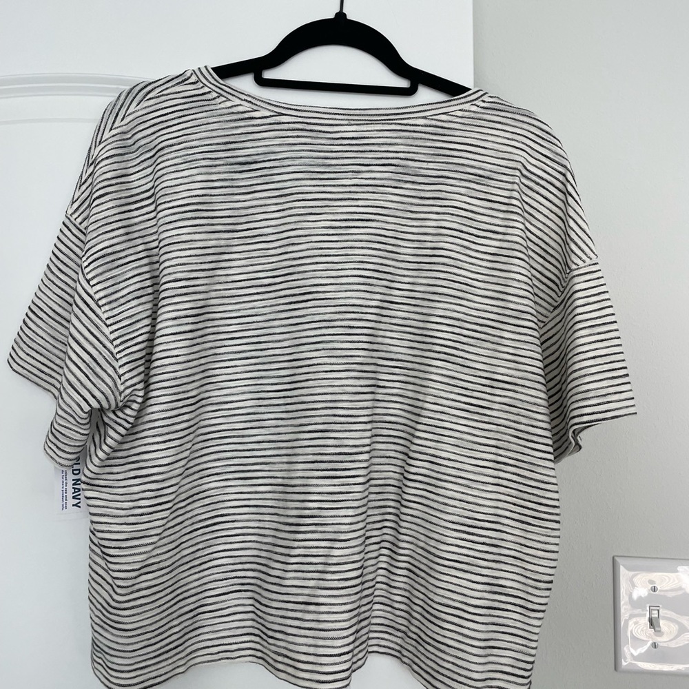 Old navy top never worn